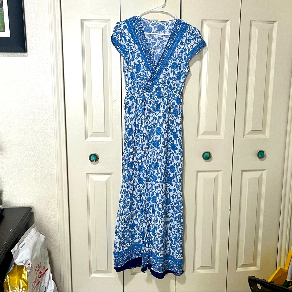 Beautiful blue floral open front dress. Fits like a small to medium.